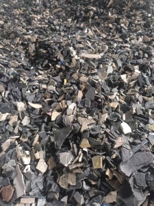 常年出售PP汽车内饰和保险杠破碎料，清洗甩干