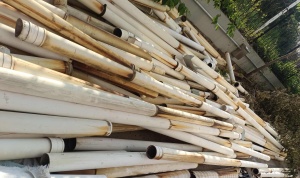 厂家出售硬质PVC大管毛料，替换下水道废料，说可以装个九米六一车，就出这批