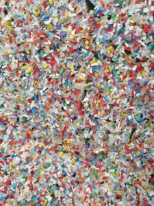 出售振动筛下来的瓶盖颗粒，瓶盖渣子，月供30吨