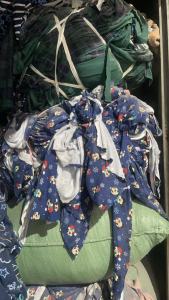 长期出售印花厂下来的单面印花纯棉绒布边角料，纯棉废布，纯棉边角料，现货9.6米一车