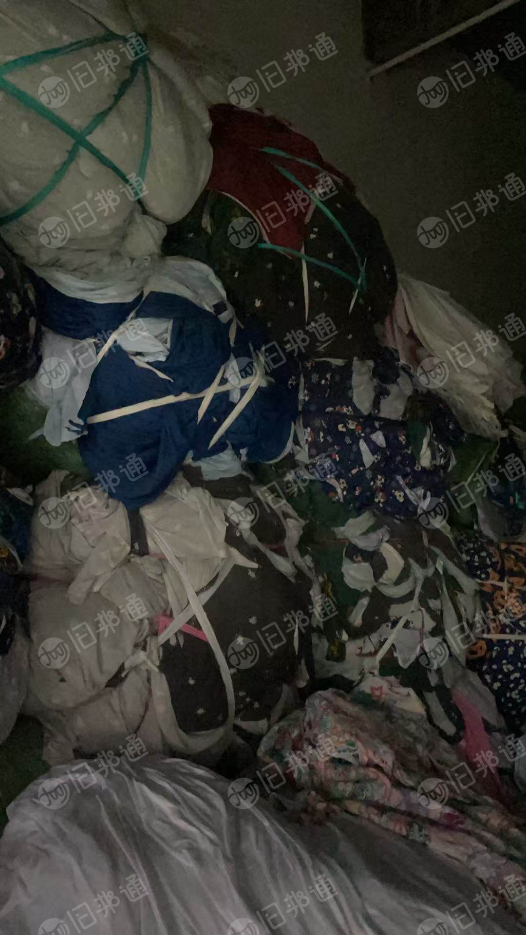 长期出售印花厂下来的单面印花纯棉绒布边角料，纯棉废布，纯棉边角料，现货9.6米一车