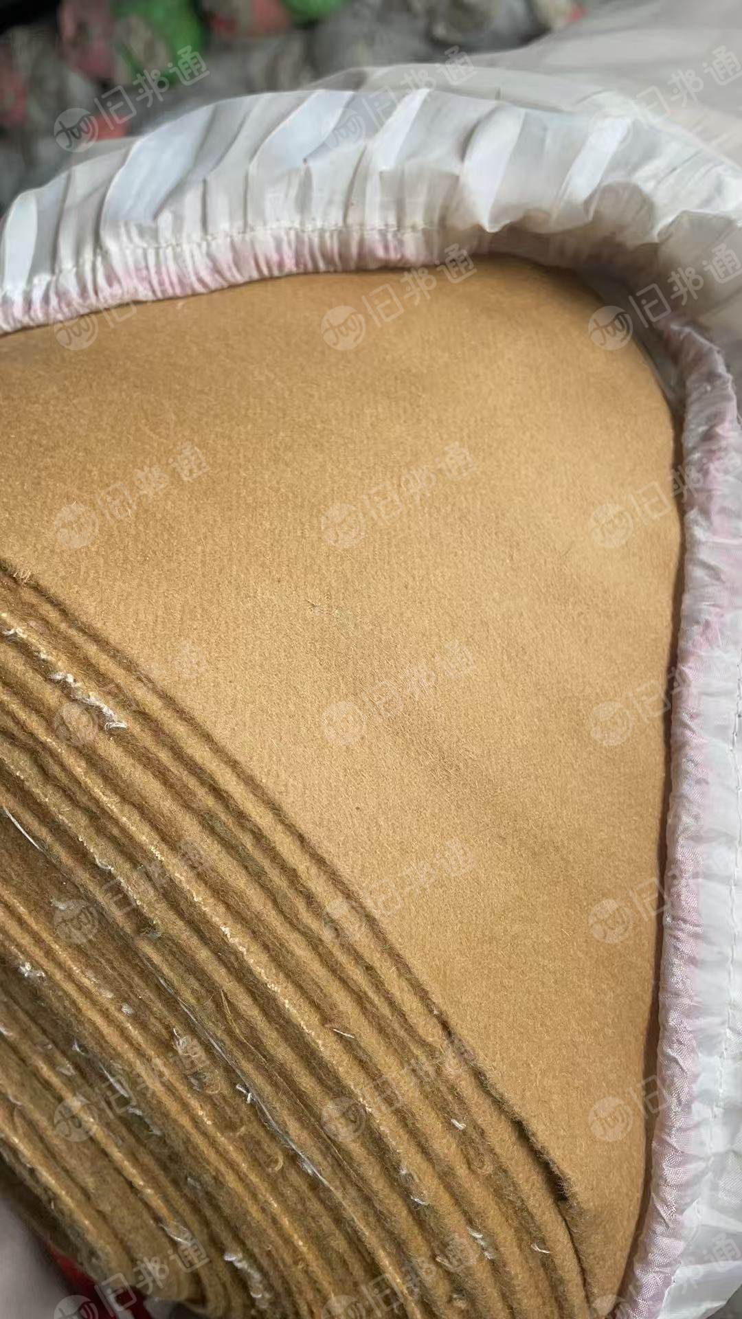出售双面呢卷材，门幅150，克重830，有纯羊毛的，现货四五吨左右