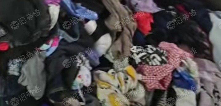 长期出售旧衣服黑料，下脚料，燃烧料，月供十几吨，货在江苏连云港