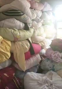 出售旧衣服大白，白料，开花料，现货有9.6米一车，货在江苏连云港