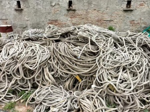 出售涤纶废旧缆绳，涤纶绳，现货有2吨，货在山东济南