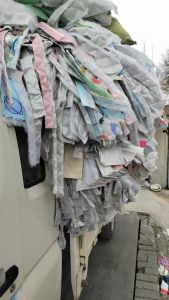 长期出售夏季挡风被下脚料，现货20多吨，开花用，货在河南安阳