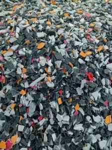 长期出售PVC破碎料，冰箱厂下来的边角料粉的