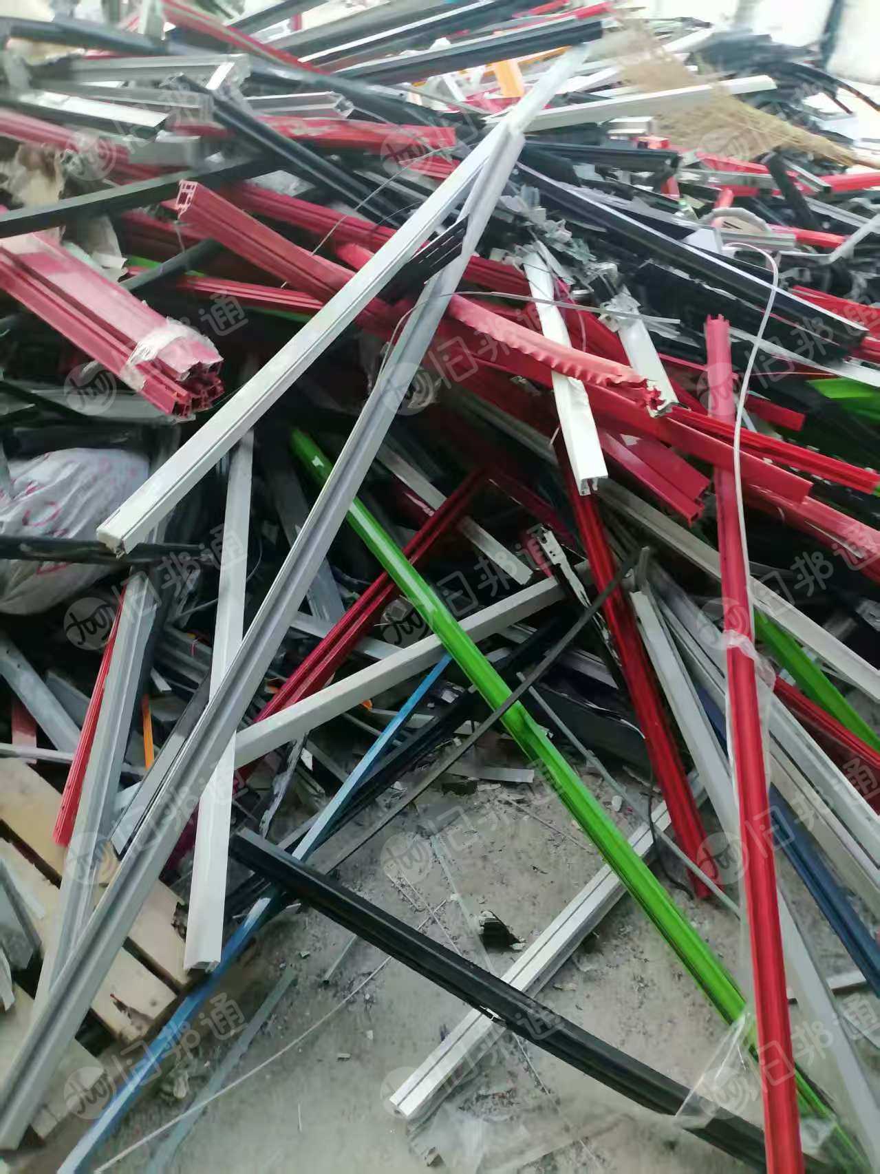长期出售PVC破碎料，冰箱厂下来的边角料粉的