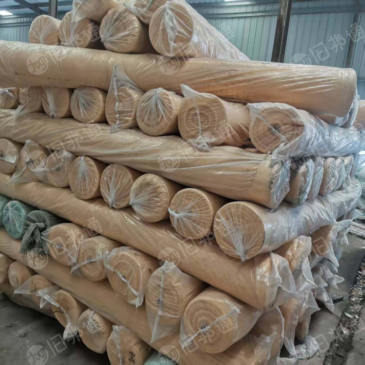 现货处理一批库存家纺布料，门幅2米4，克重60-65g之间，大约2万多米，有点瑕疵，便宜处理