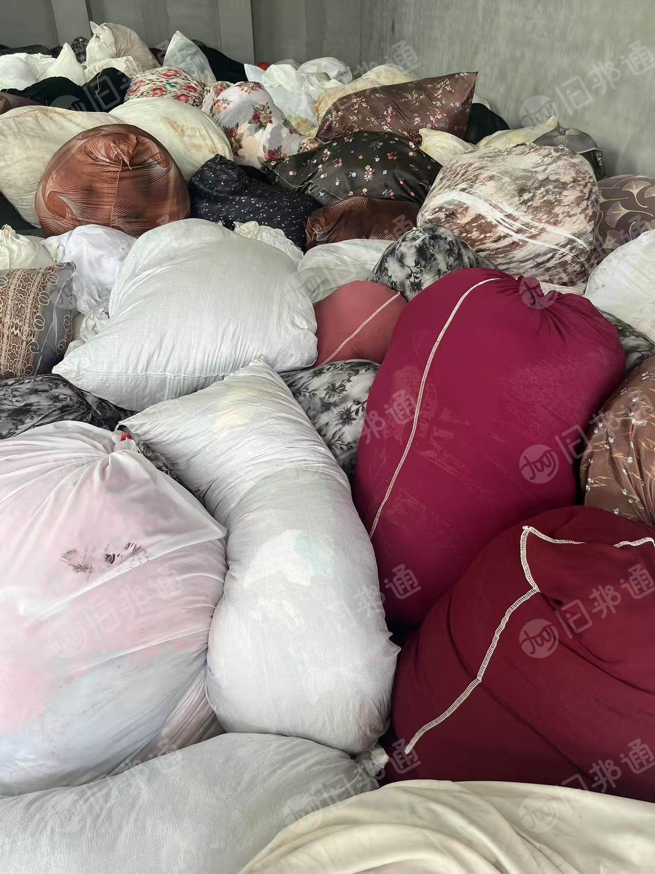 长期出售印花厂下来的涤纶废布，涤纶布头，涤纶大块布，月供30吨