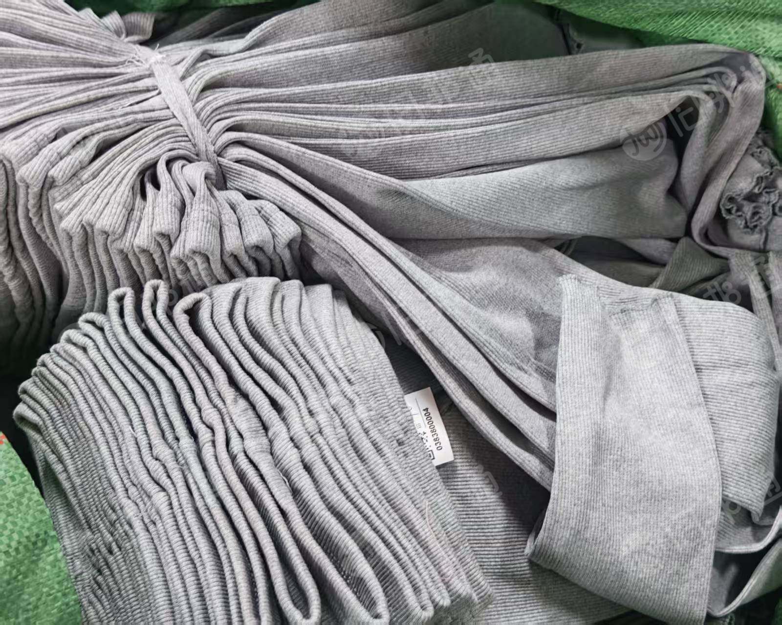 出售库存童装，库存衣服，现货有1600件，货在广东东莞