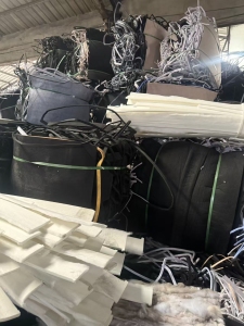 长期出售吸音板边料，涤纶吸音绵边角料，涤纶废料，月供十几吨，货在山东临沂