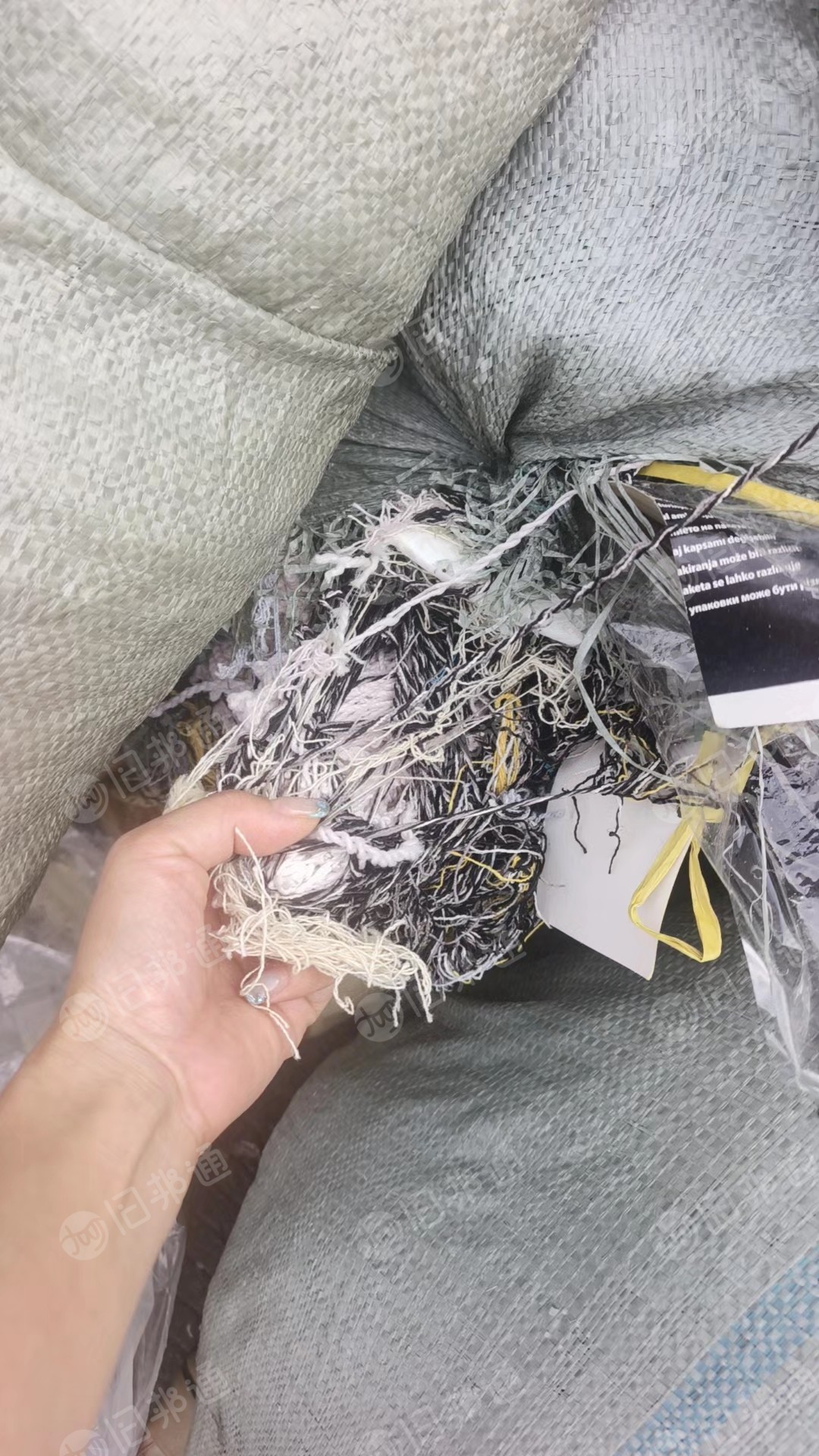 出售地毯厂下来的涤纶废纱,涤纶废纱线,月供6.8米车2车左右,货在安徽芜湖