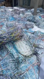 出售纯PVC卡框毛料，现货四十吨