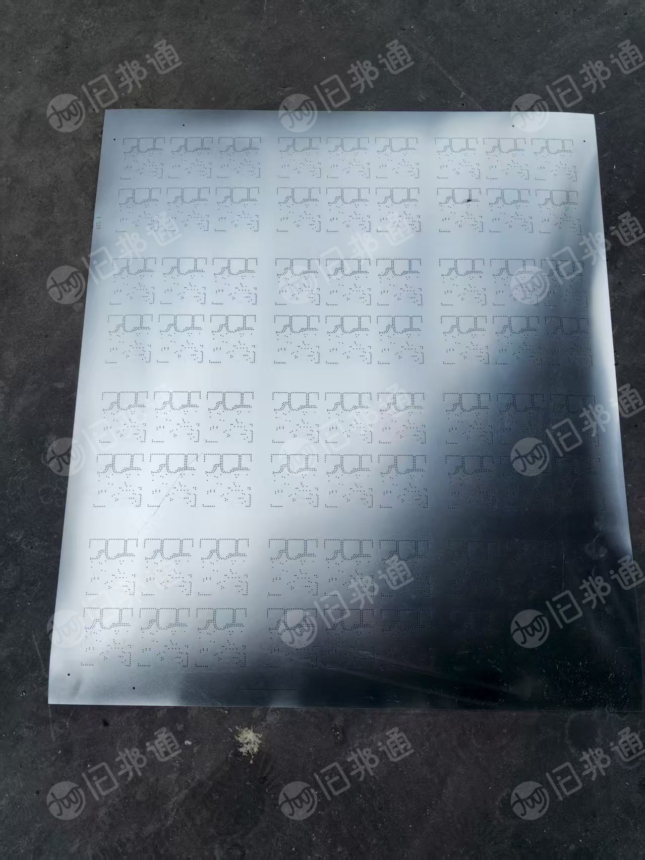 长期出售铝基板，现货500吨，一层铝箔，一层牛皮纸复合板，含铝11