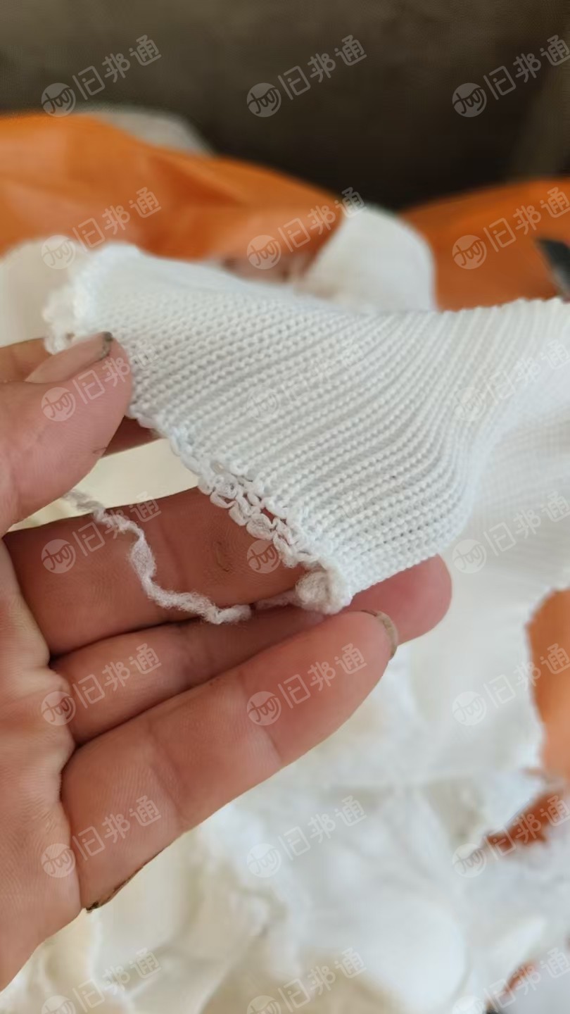 长期出售羊毛衫下脚料，白色涤纶弹丝，涤纶高弹丝，现货有13米一车，货在浙江嘉兴