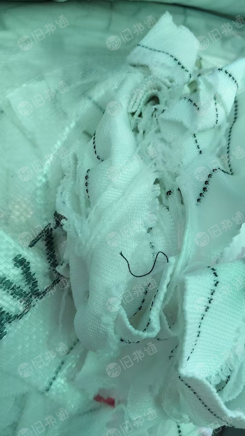 长期出售羊毛衫下脚料，二白涤纶弹丝，涤纶高弹丝，现货有13米一车，货在浙江嘉兴