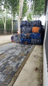 长期出售一次性地毯边角料,毛毡布,杂色,现货都13米一车,货在河北廊坊