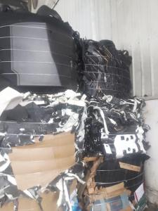 长期出售工业固废，黑料，下脚料，车顶棚料，两三天就够9.6米一车，货在安徽芜湖