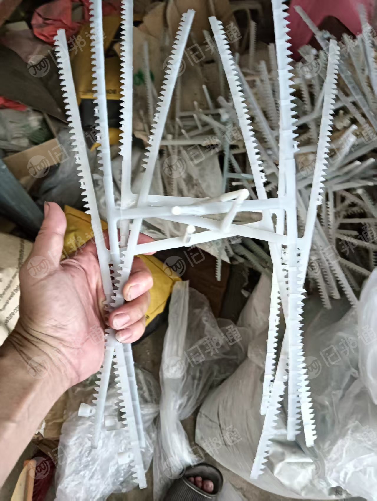 长期出售尼龙废料，机头料，水口料等，做连接件，尼龙预埋件下来的