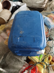 长期出售花乙压块(混有蓝桶,涂料桶,尿素桶等),现货10多吨