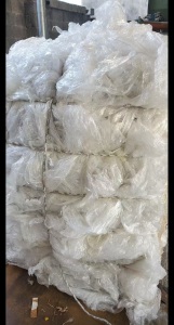 长期出售干造纯缠绕膜废料，现货十多吨