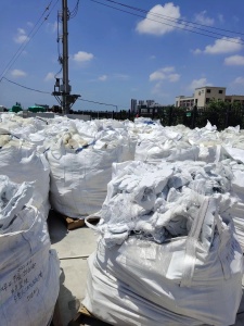 长期出售化纤厂下来的涤纶浆块，涤纶浆丝，现货200多吨