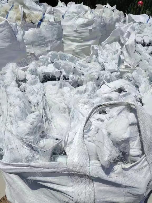 长期出售化纤厂下来的涤纶浆块，涤纶浆丝，现货200多吨