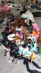 长期出售挡风被厂下来的绒布边角料，绒布废布，月供二三十吨