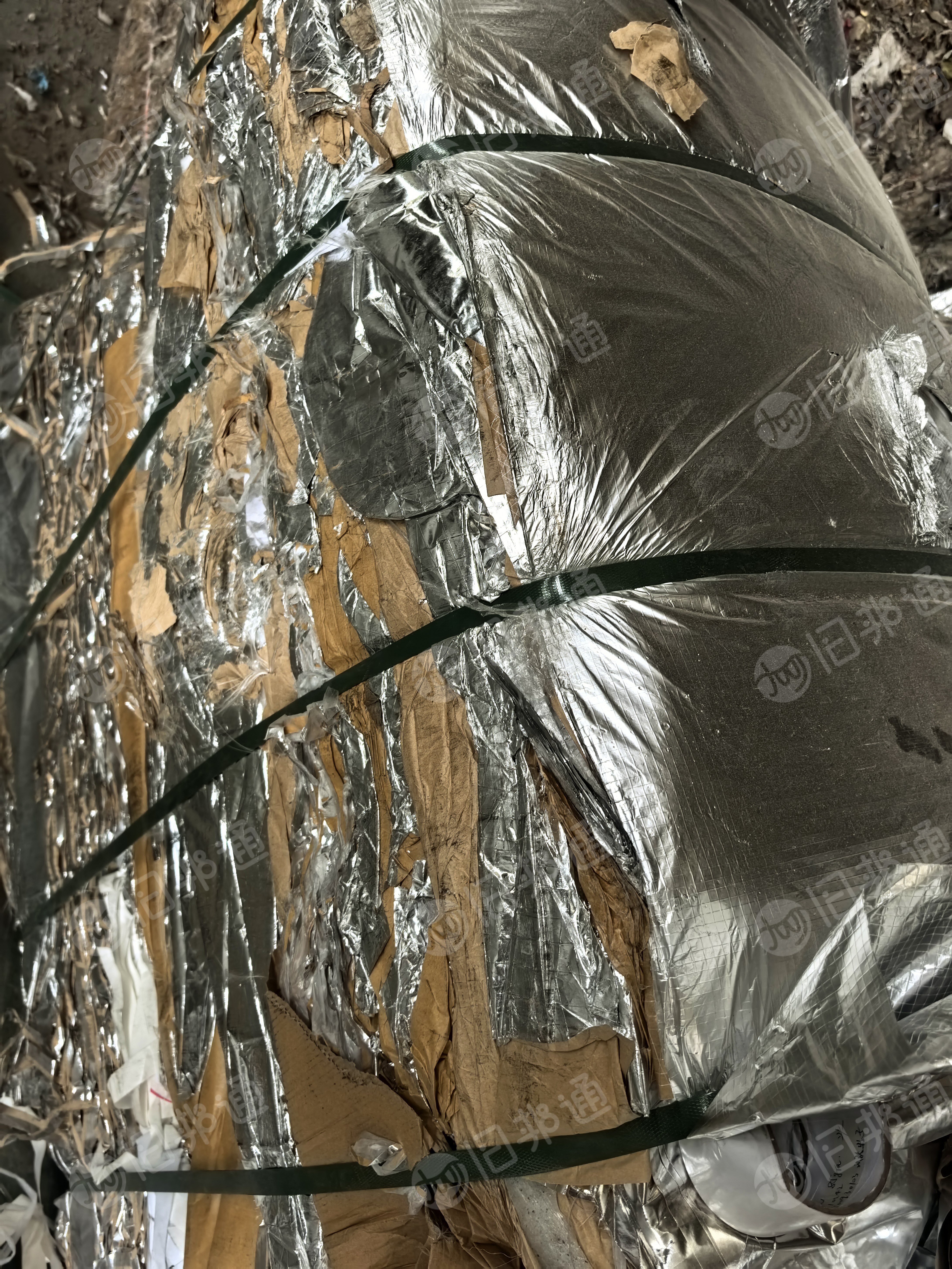 出售铝箔纸废料，一层铝一层纸，铝含量50%左右