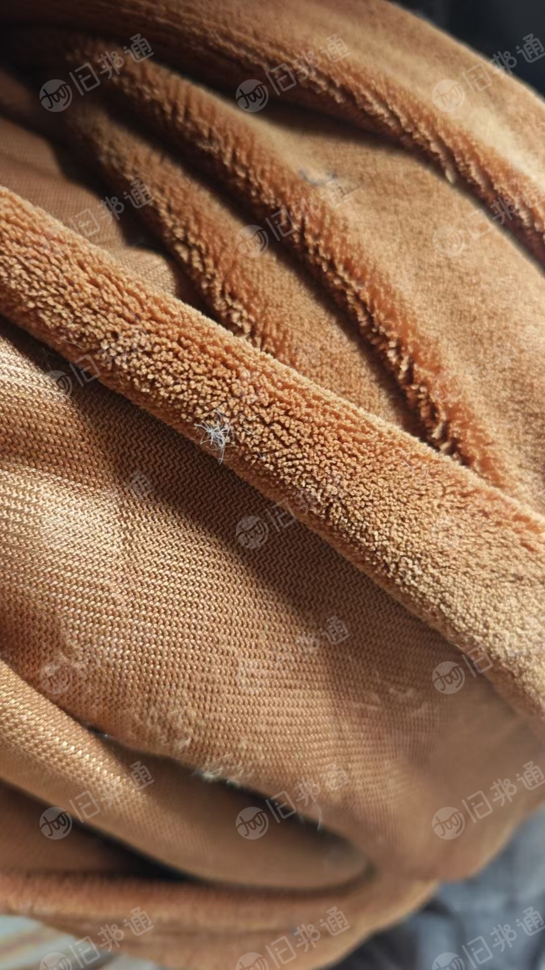 出售珊瑚绒库存布，单面珊瑚绒，门幅1.6，克重170，现货有6.8米一车，货在江苏苏州