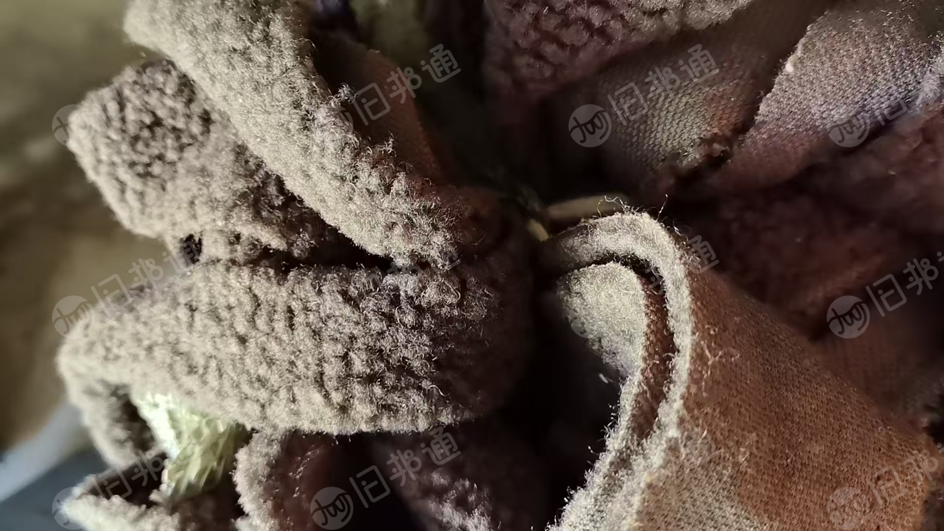 长期出售涤纶仿羊羔毛，有浅色的也有老色，开花用，现货几吨，货在河南商丘