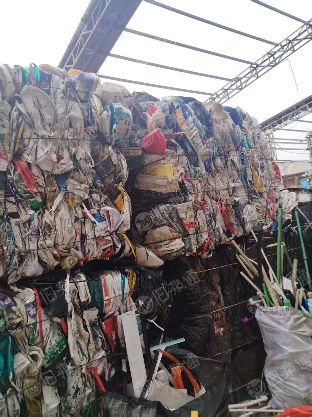 出售涂料桶压块
