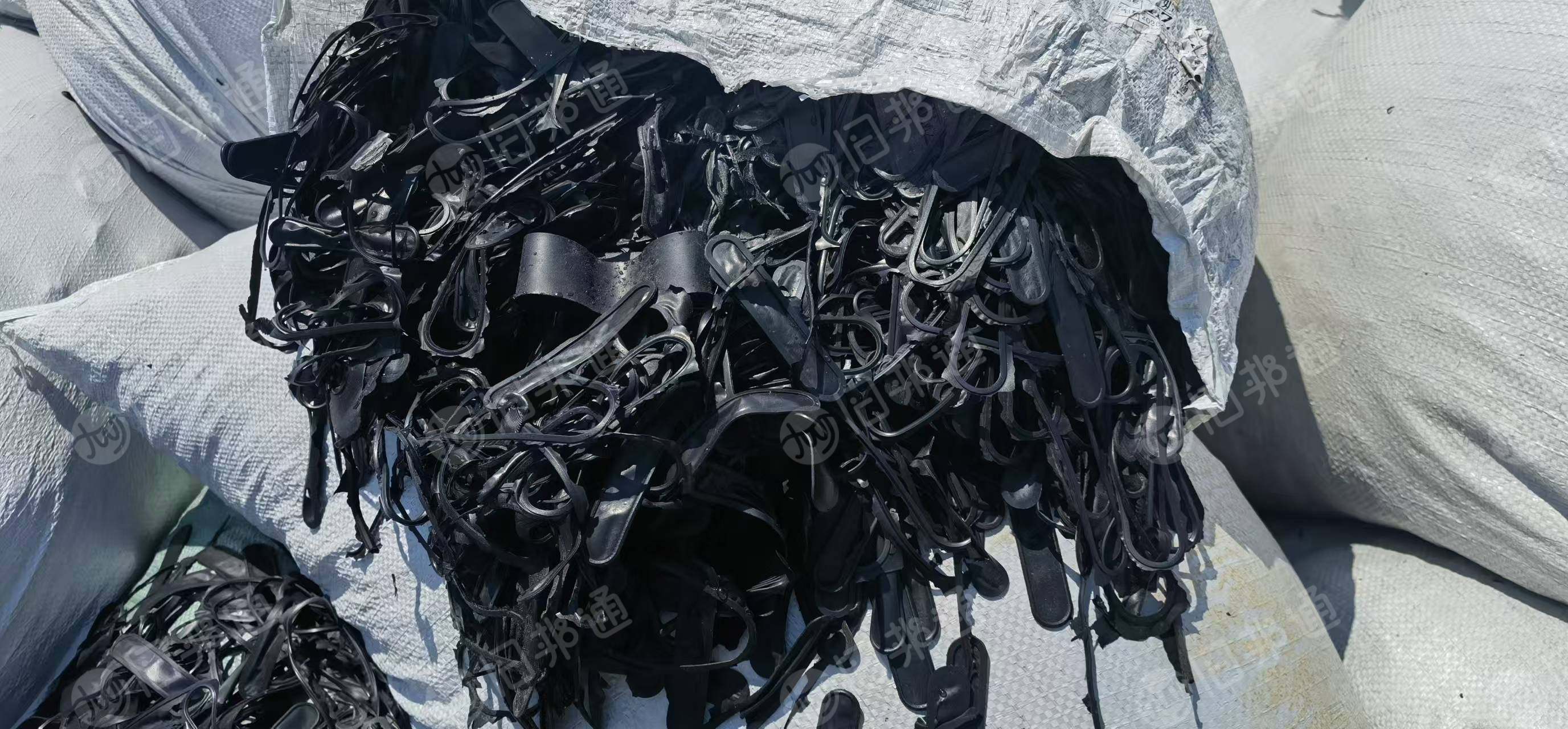 长期出售橡胶边角料，做空调冰箱压缩机脚下来的