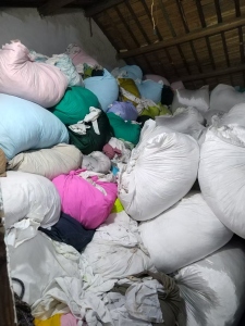 长期出售纯尼龙废布，尼龙边角料，白色占百分之90