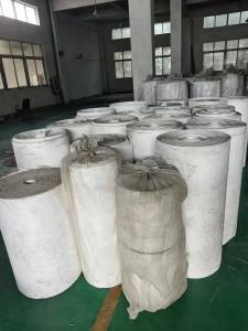 厂家搬厂处理涤纶无纺布边角料，丙纶无纺布，无纺布卷材，现货一二十吨