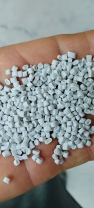 出售钛白袋子皮颗粒，过120目，现货16吨