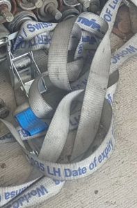 长期出售汽车安全带，货运刹车带，自带紧绳器，都是6米和12米，现货有15吨，货在河南郑州