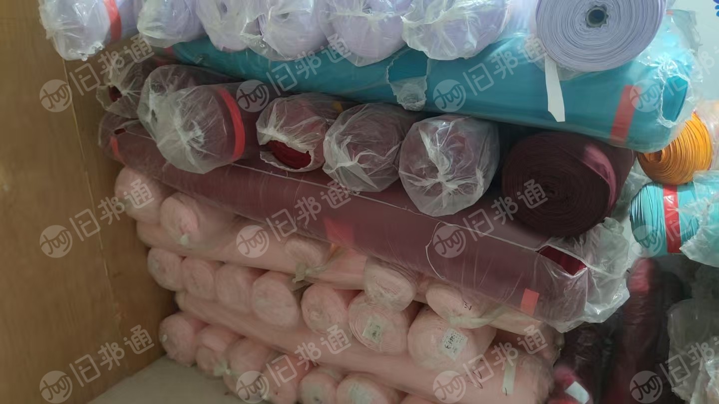 出售库存布，彩色牛奶丝，门幅180-190 克重160-180，以白色为主，现货10吨货左右