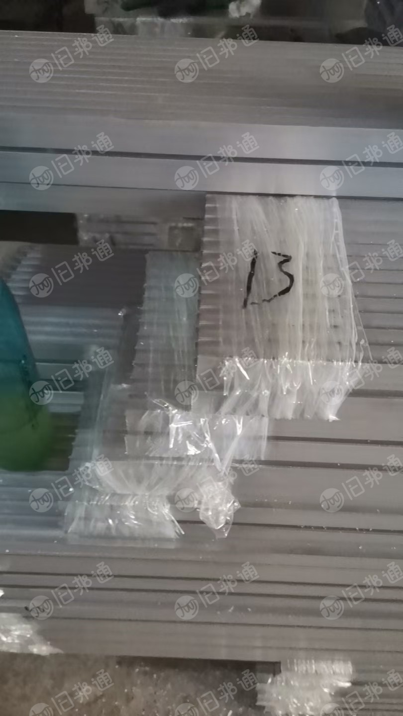 出售软质PVC膜，铝型材头尾两侧绑的，现货近20吨
