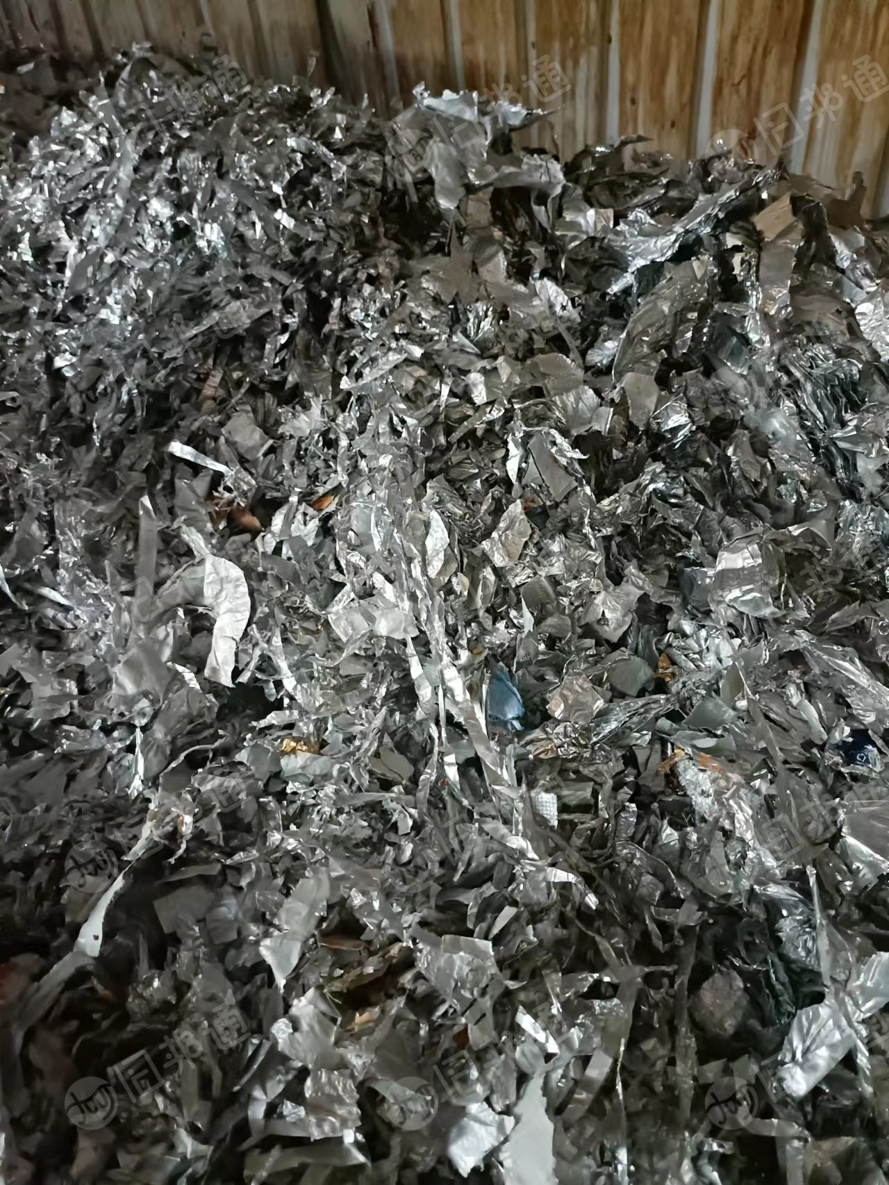出售洗过一遍的铝塑膜废料，含铝30-35，现货40吨