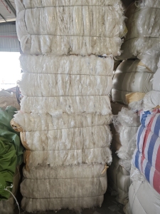 出售带胶PE静电膜废料，长期有货