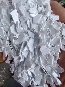 大量出售奶白PET吸塑盒破碎料，全新料，颜色一致