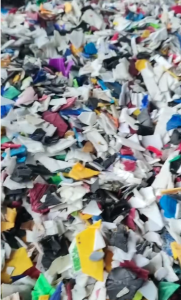 大量求购全漂涂料桶破碎料，清洗甩干，直接上机造粒、