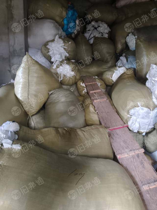 长期出售白色涤纶婚纱边角料，每个月20吨左右，可开花用