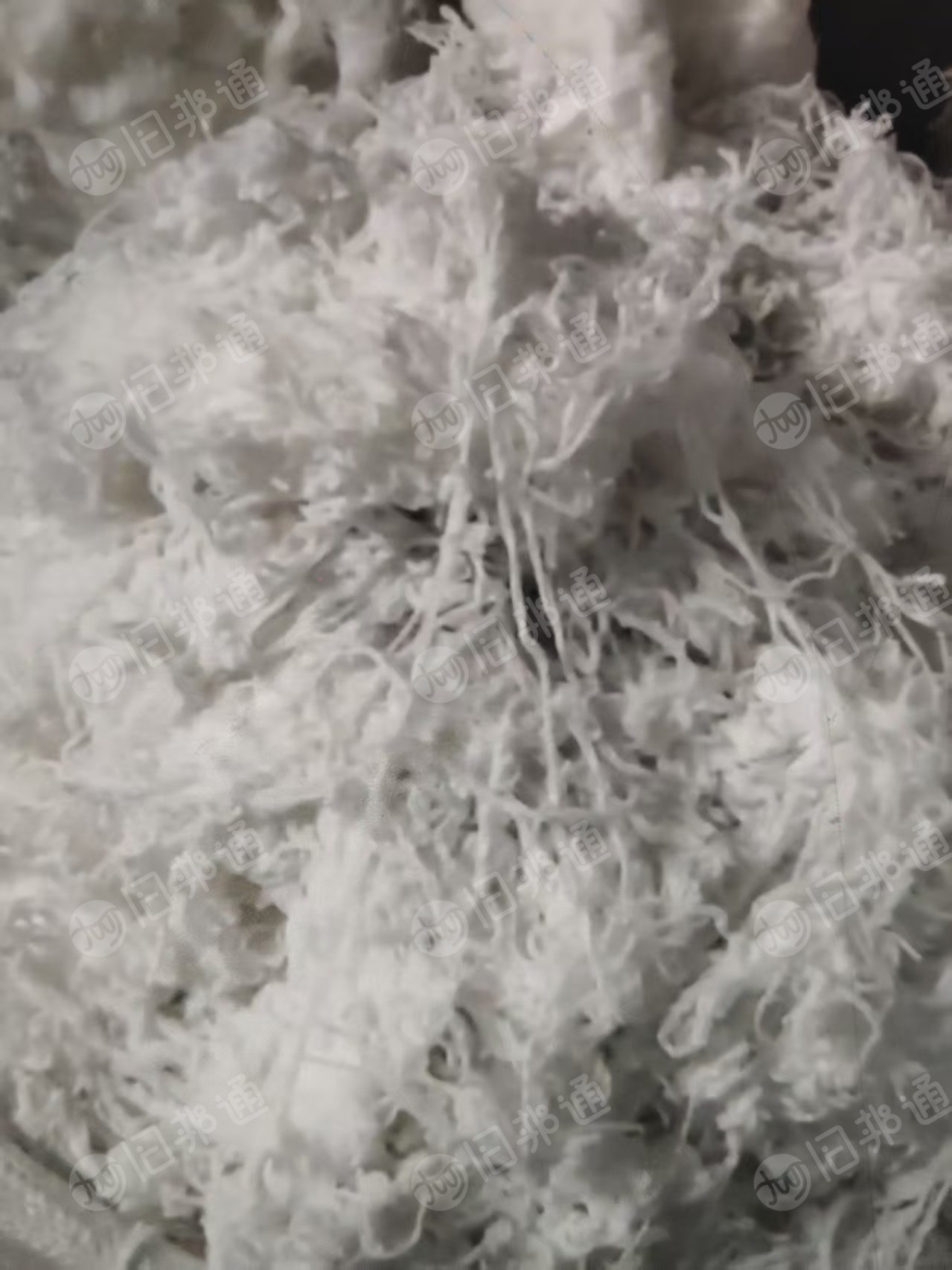 出售白色雪尼尔废纱，涤纶材质，涤纶废丝，涤纶干丝，现货有40吨，货在江苏无锡