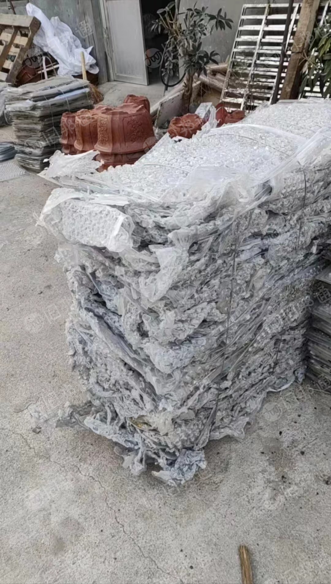 长期出售pet吸塑压包料，聚酯下角料，无标签，月供7-8吨