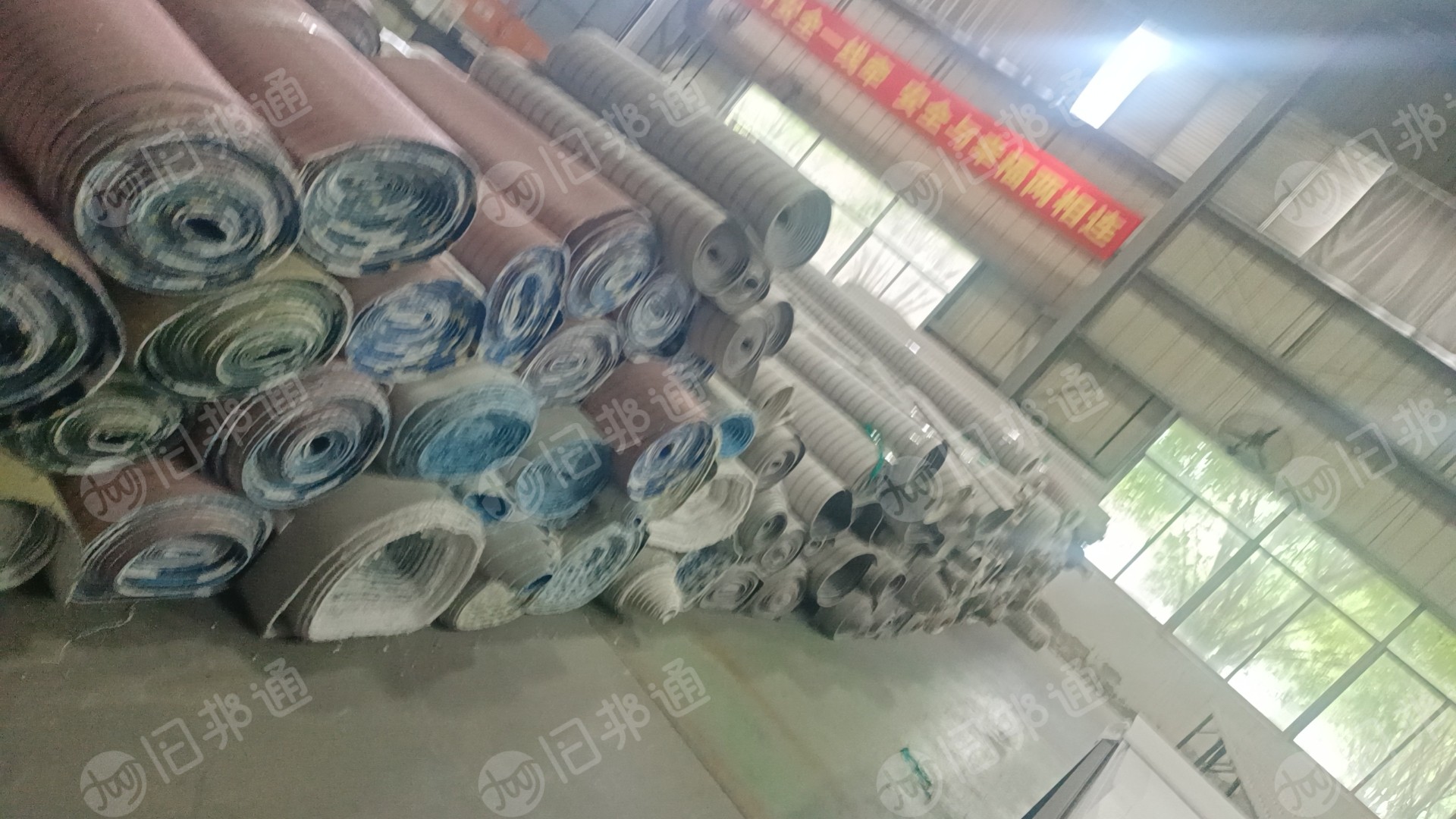 长期出售涤纶浆块，废料米，涤纶废布，地毯料，地毯卷材，杂色布头，涤纶废丝，涤丙地毯料，货在福建漳州