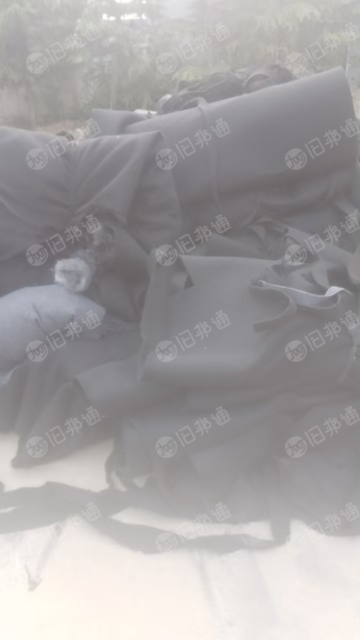 长期出售汽车内饰下脚料，纯涤纶的，黑色80%灰色20%，现货有10多吨，月供20多吨，在山东威海