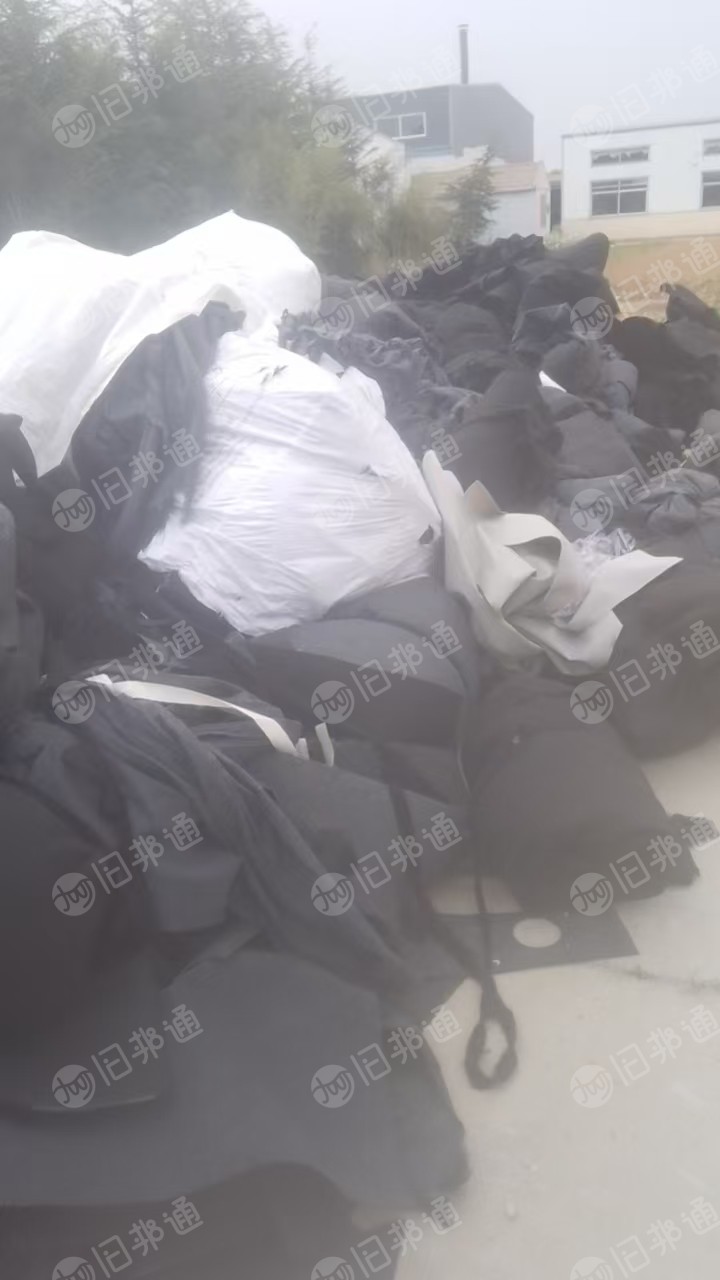 长期出售汽车内饰下脚料，纯涤纶的，黑色80%灰色20%，现货有10多吨，月供20多吨，在山东威海
